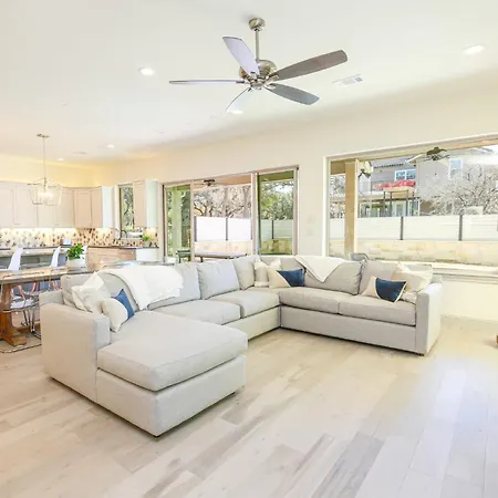 Contemporary, Luxury Retreat On Lake Lbj With Heated Pool